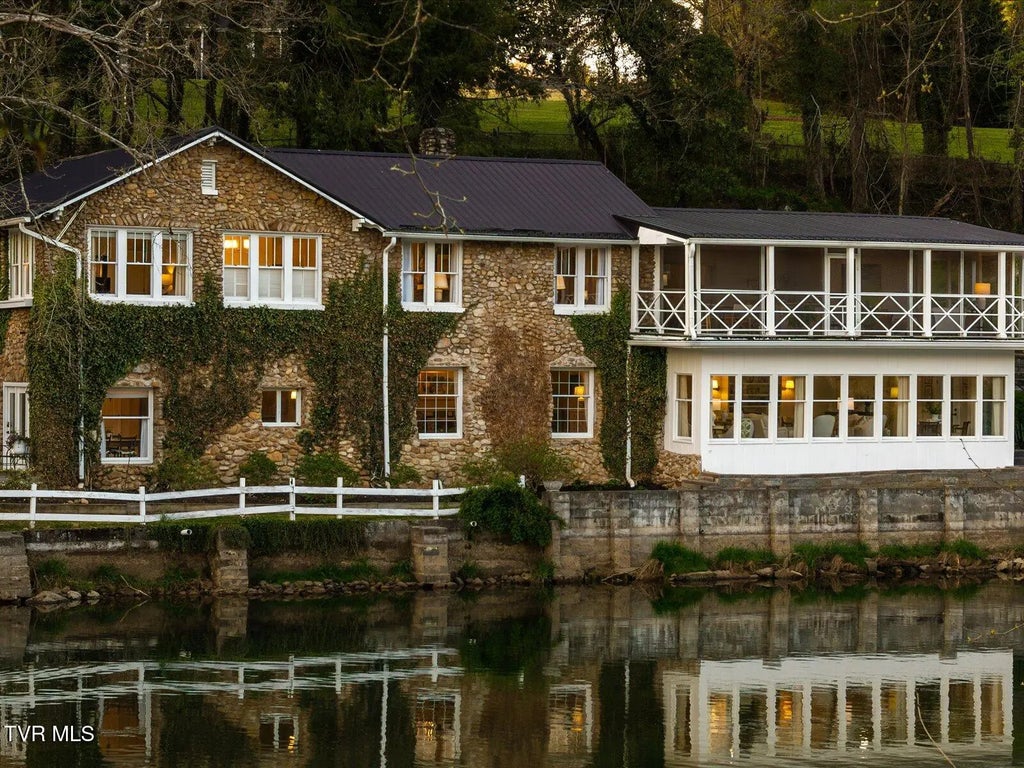 99 of 113 - 1910 Riverside Road, Bristol, TENNESSEE