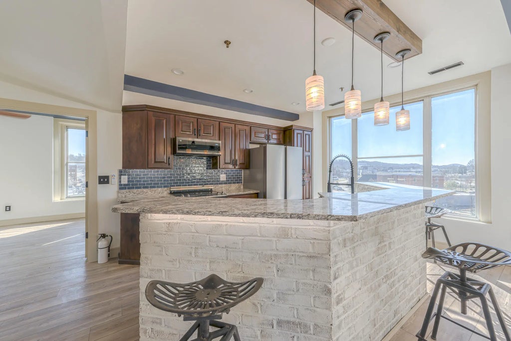 13 of 65 - 200 East Main Street 5, Johnson City, TENNESSEE