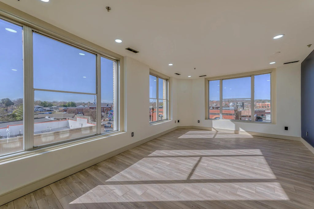 17 of 65 - 200 East Main Street 5, Johnson City, TENNESSEE