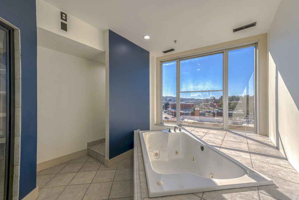 23 of 65 - 200 East Main Street 5, Johnson City, TENNESSEE