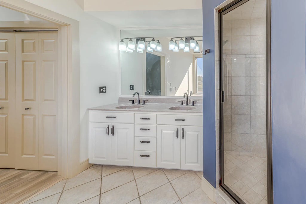 24 of 65 - 200 East Main Street 5, Johnson City, TENNESSEE