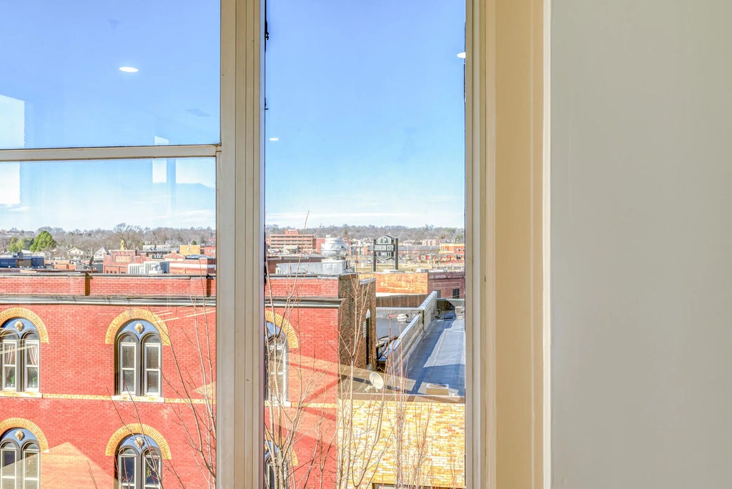 27 of 65 - 200 East Main Street 5, Johnson City, TENNESSEE