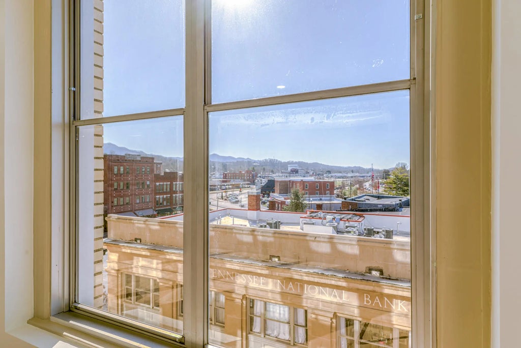 28 of 65 - 200 East Main Street 5, Johnson City, TENNESSEE