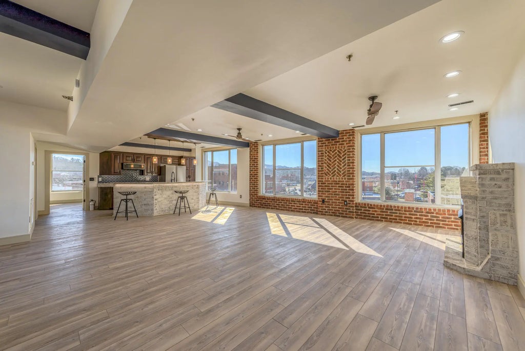 3 of 65 - 200 East Main Street 5, Johnson City, TENNESSEE