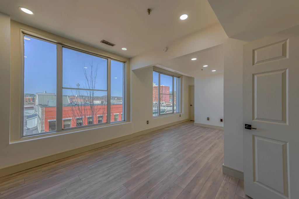 30 of 65 - 200 East Main Street 5, Johnson City, TENNESSEE