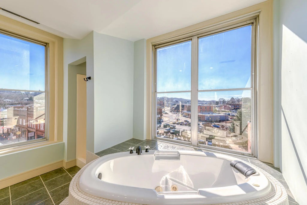 39 of 65 - 200 East Main Street 5, Johnson City, TENNESSEE