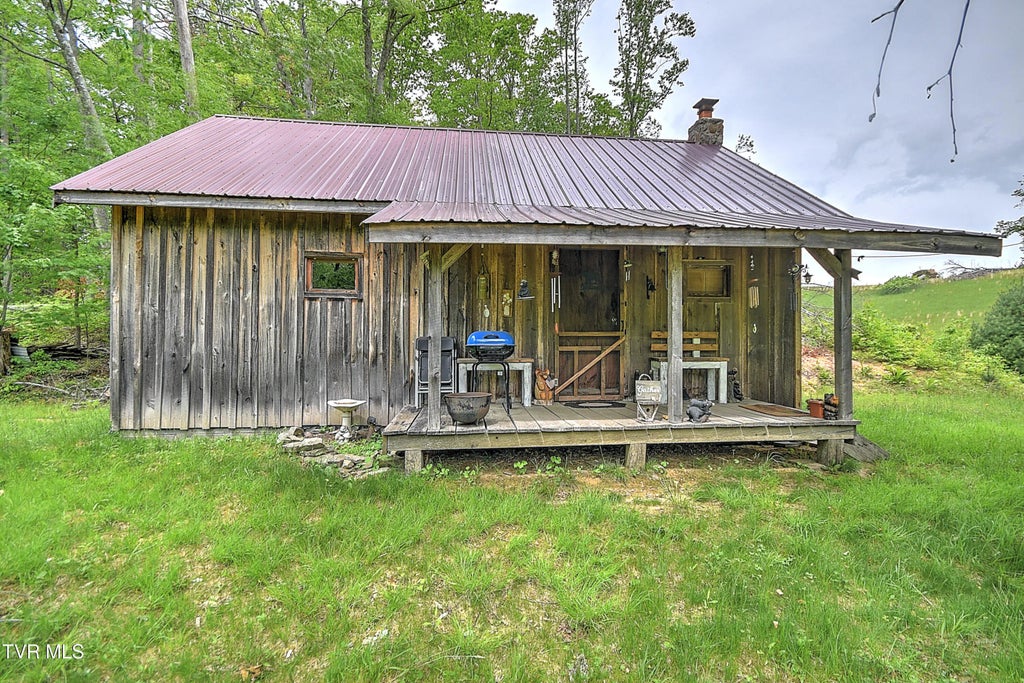 1929/1993 Bulldog Road, Trade