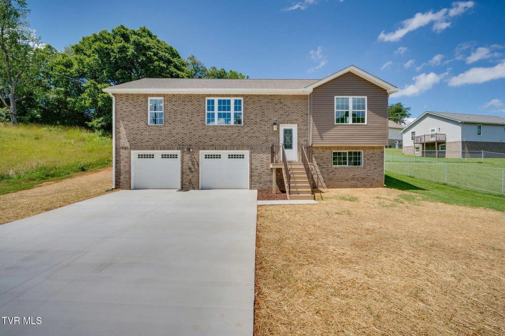 108 Hunters Run Lane, Mount Carmel