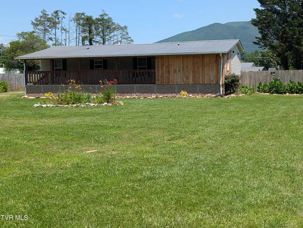 204 Spring Street, Hampton