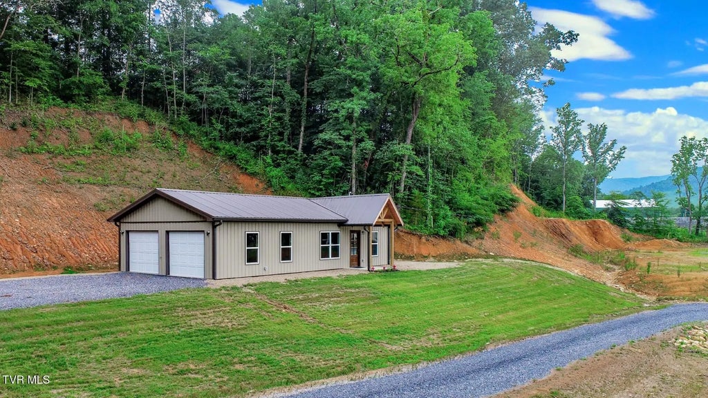 1976 Hartford Rd, Cosby