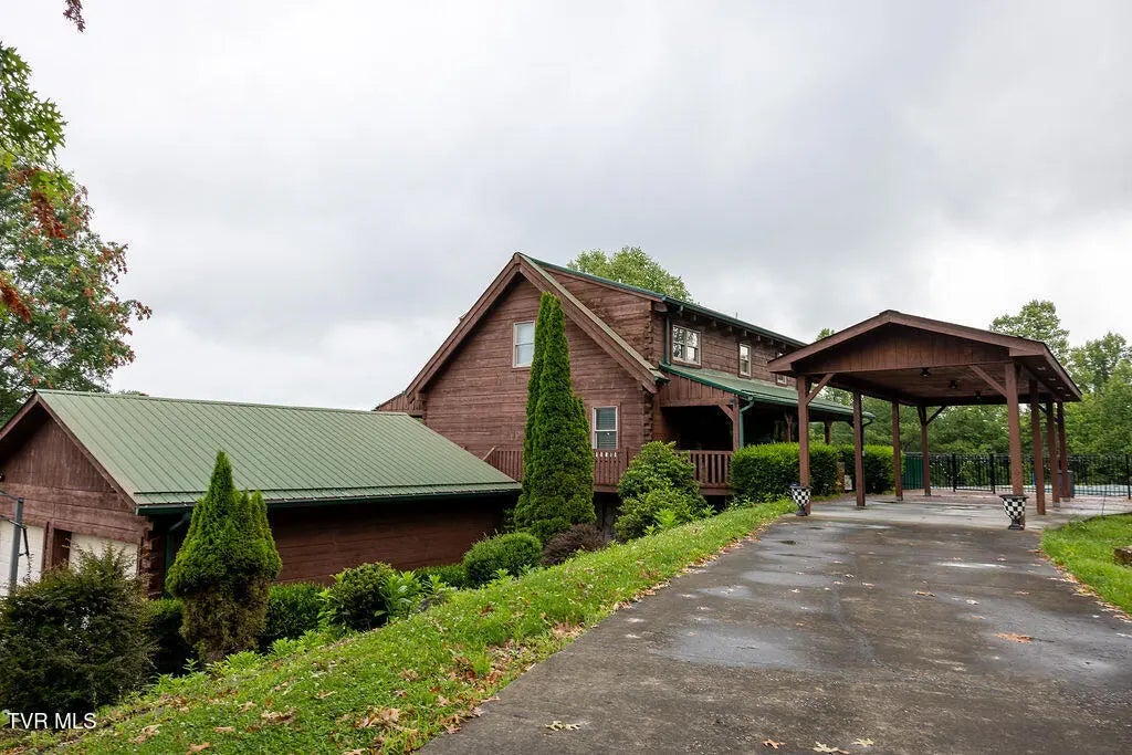 332 Undertaker Boulevard, Clintwood