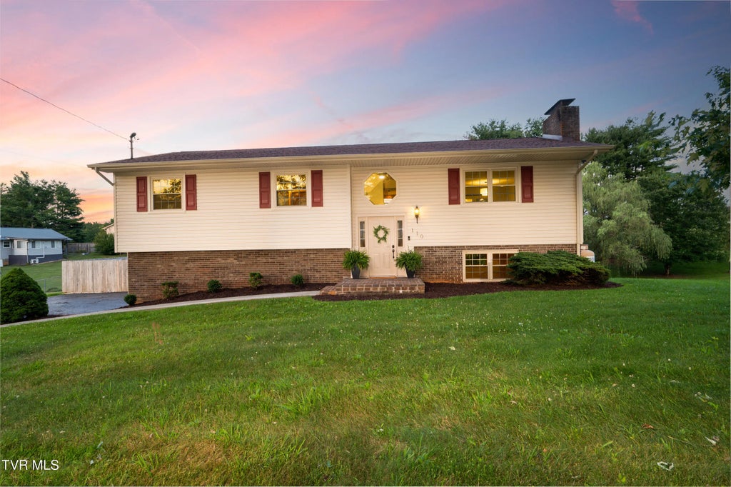 110 Wellington Court, Gray