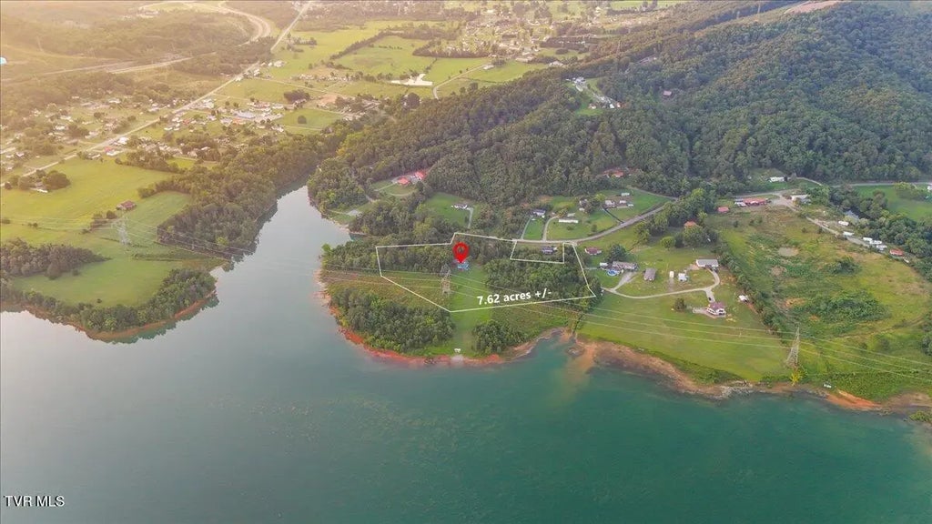 1245 County Line Road, Mooresburg