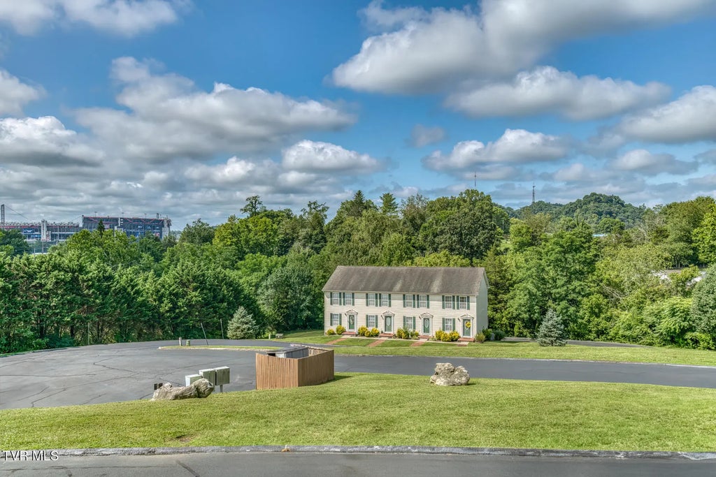 112 Winners Circle C6, Bristol