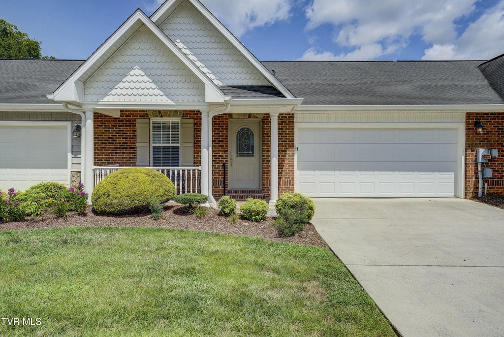 28 Bridgewater Court, Gray