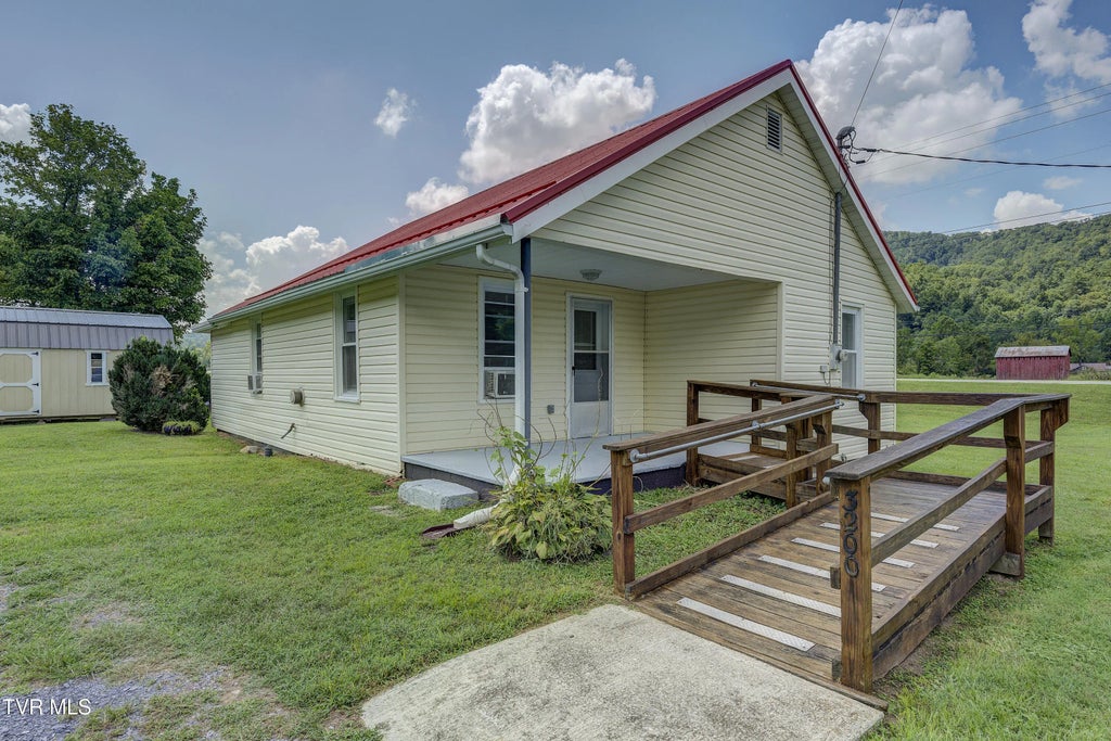 3200 Temple Hill Road, Erwin