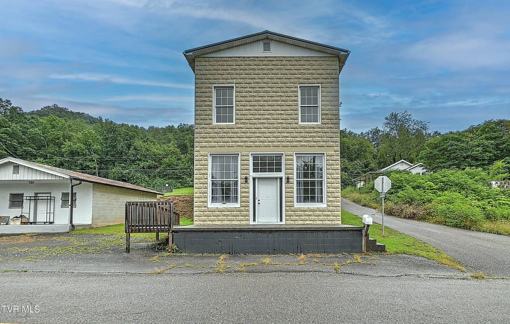 284 Railroad Avenue, Duffield Property Listing: MLS® #9984748