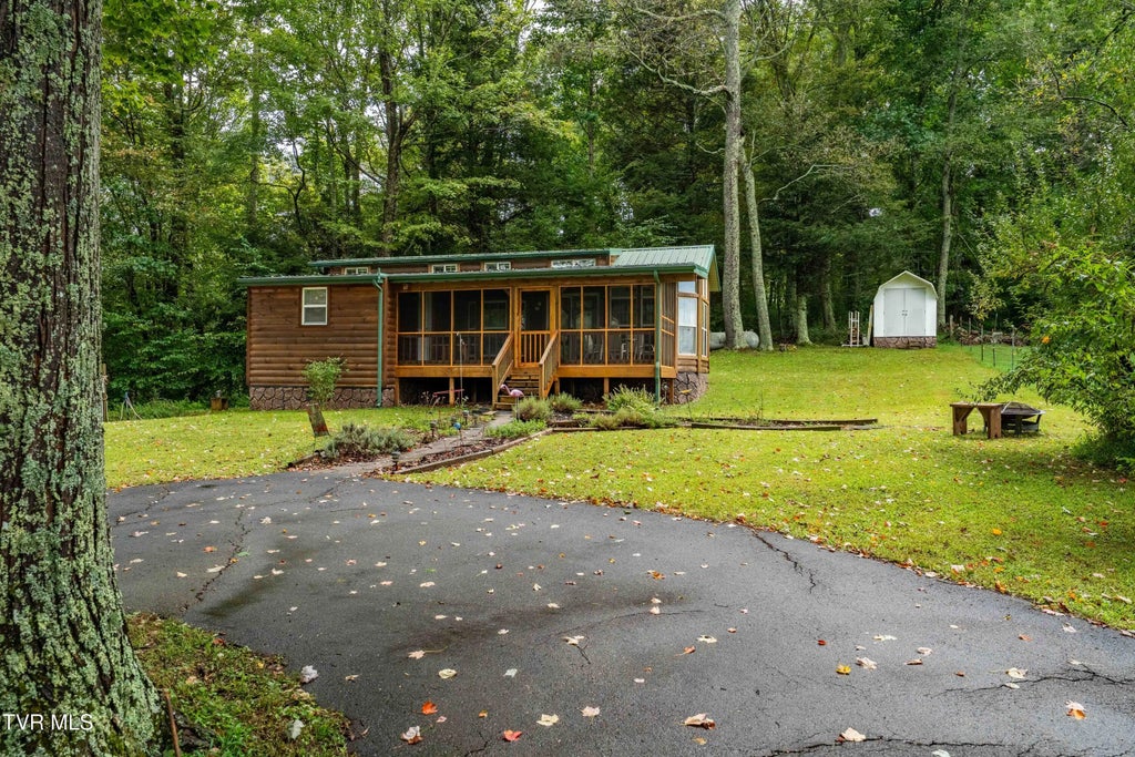 421 Deer Creek Crossing, Mountain City