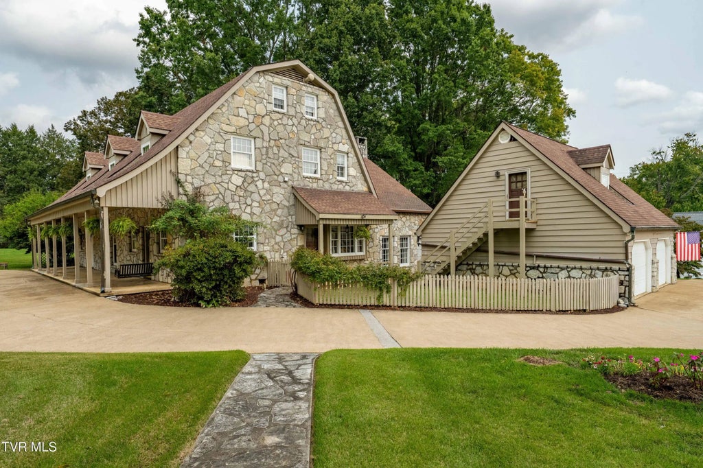 7 Llewellyn Wood, Johnson City