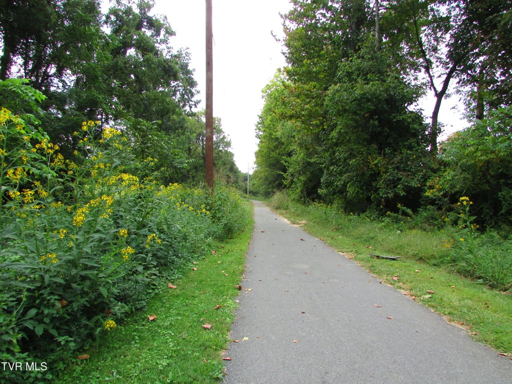 700 West Riverside Drive, Elizabethton