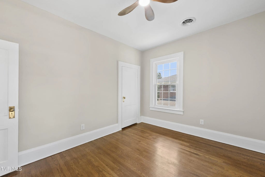 23 of 46 - 1224 7th Avenue, Bristol, TENNESSEE