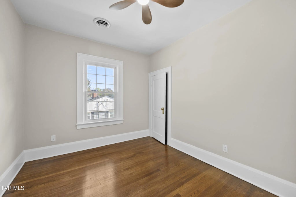 26 of 46 - 1224 7th Avenue, Bristol, TENNESSEE