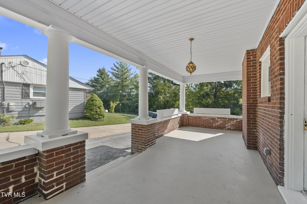 27 of 46 - 1224 7th Avenue, Bristol, TENNESSEE