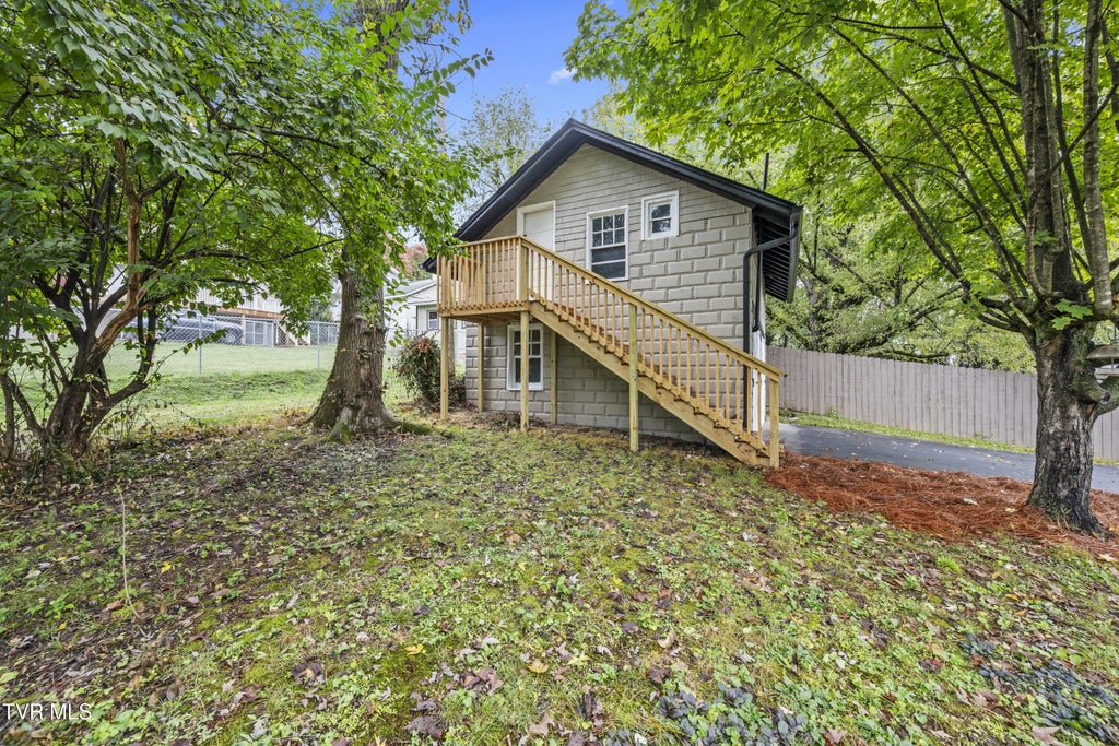 38 of 46 - 1224 7th Avenue, Bristol, TENNESSEE
