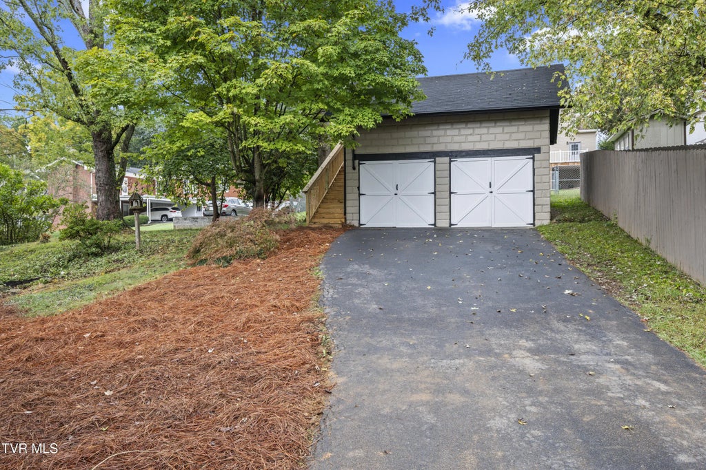 39 of 46 - 1224 7th Avenue, Bristol, TENNESSEE