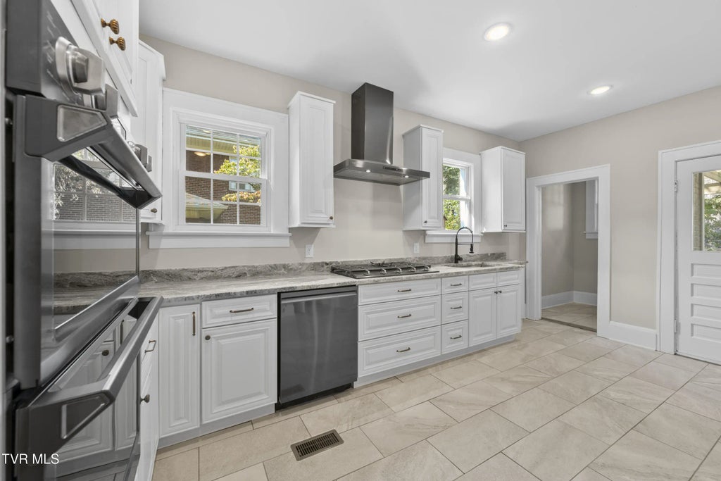 7 of 46 - 1224 7th Avenue, Bristol, TENNESSEE
