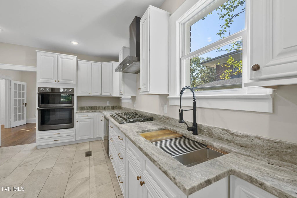 9 of 46 - 1224 7th Avenue, Bristol, TENNESSEE