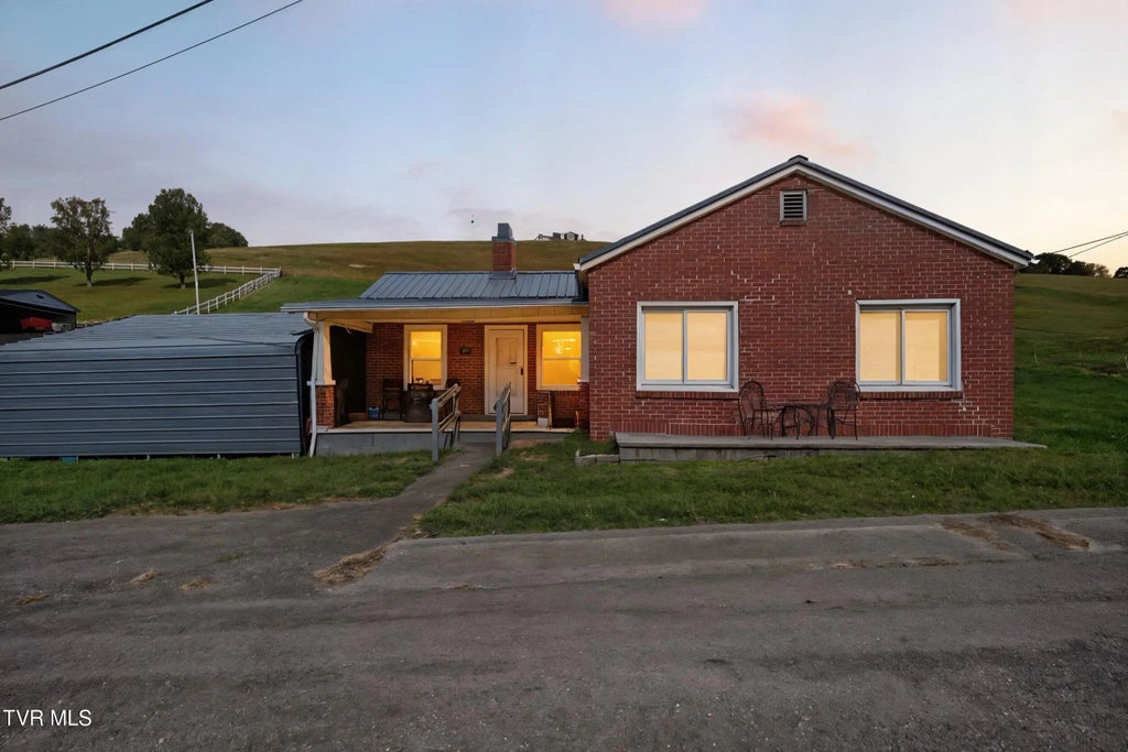 319 Pin Oak Circle, Gate City