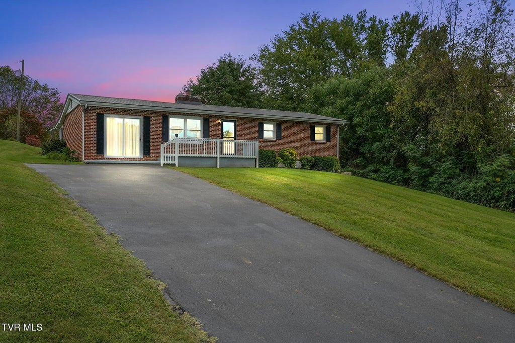 1 of 31 - 210 Circle Road, Bristol, TENNESSEE