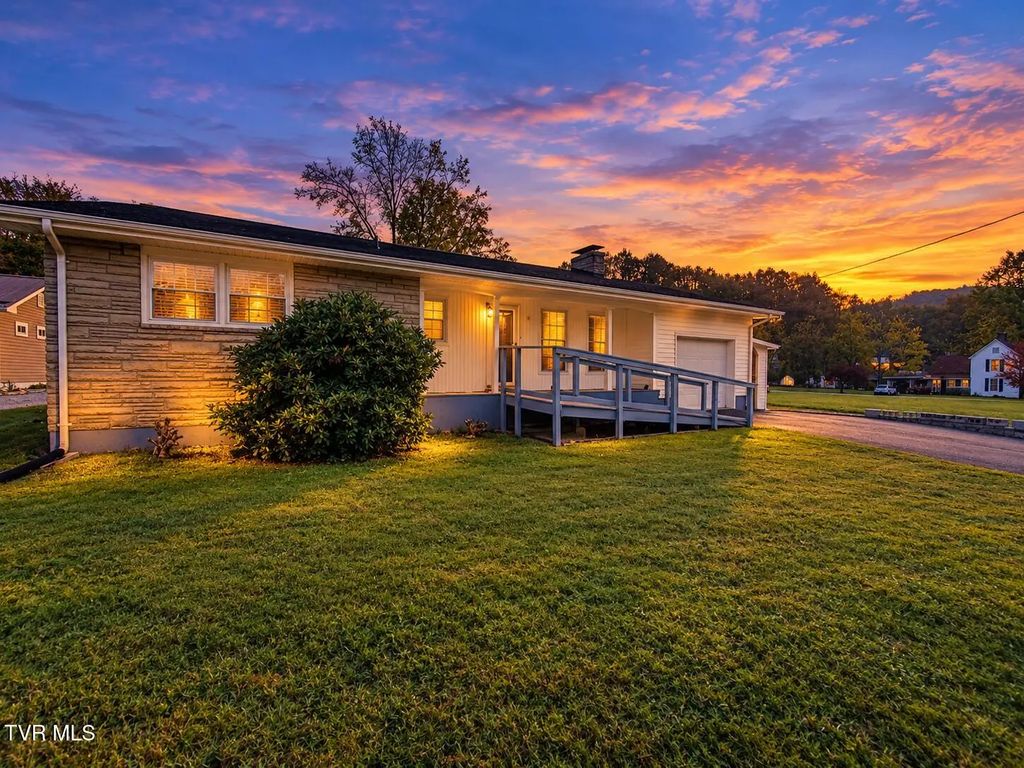512 Cloudland Drive, Roan Mountain