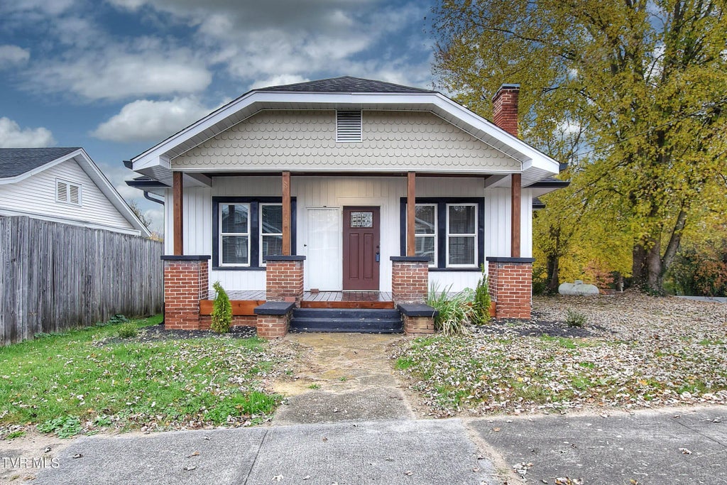612 South Lynn Avenue, Elizabethton