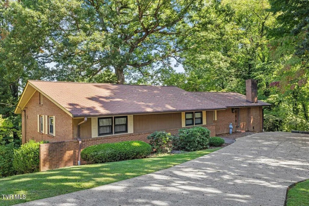 201 Ridgecrest Drive, Elizabethton