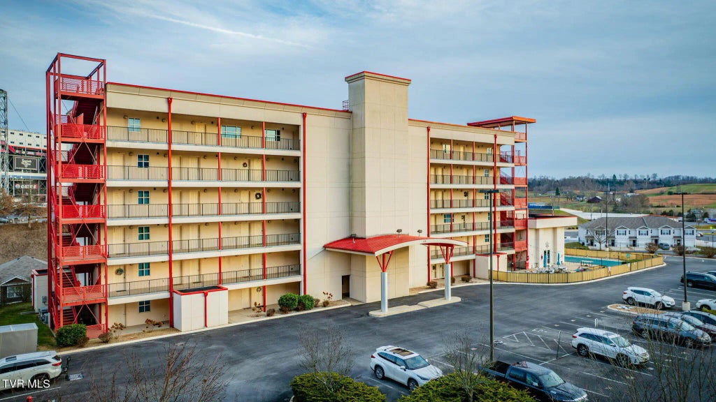 120 Raceday Center Drive 604, Bristol