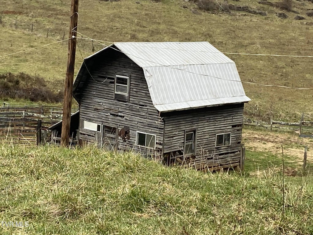 214 Comers Creek Road, Sugar Grove