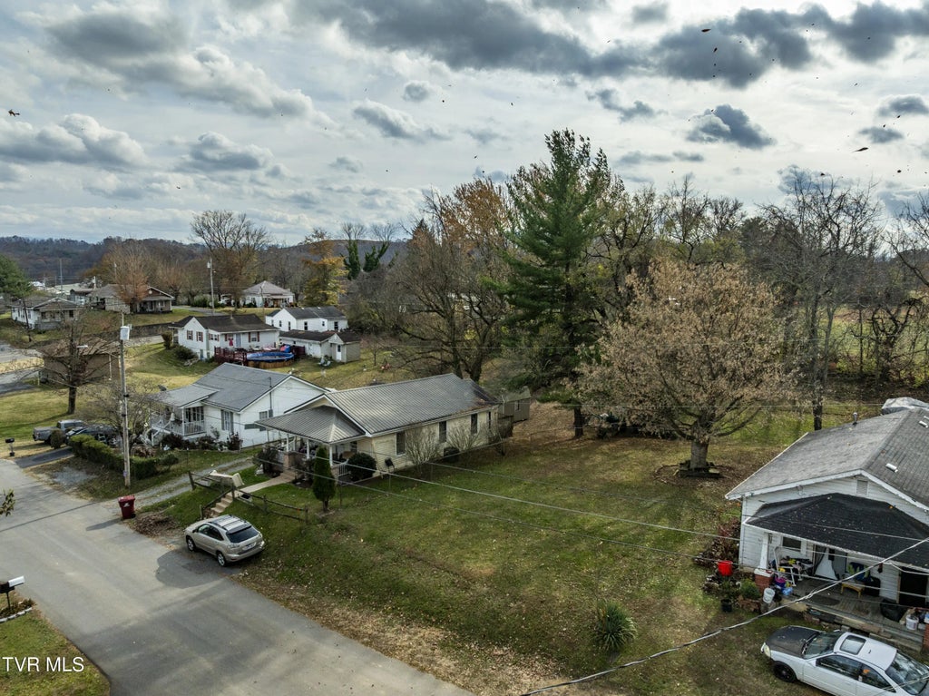 909 Pine Grove Avenue, Johnson City