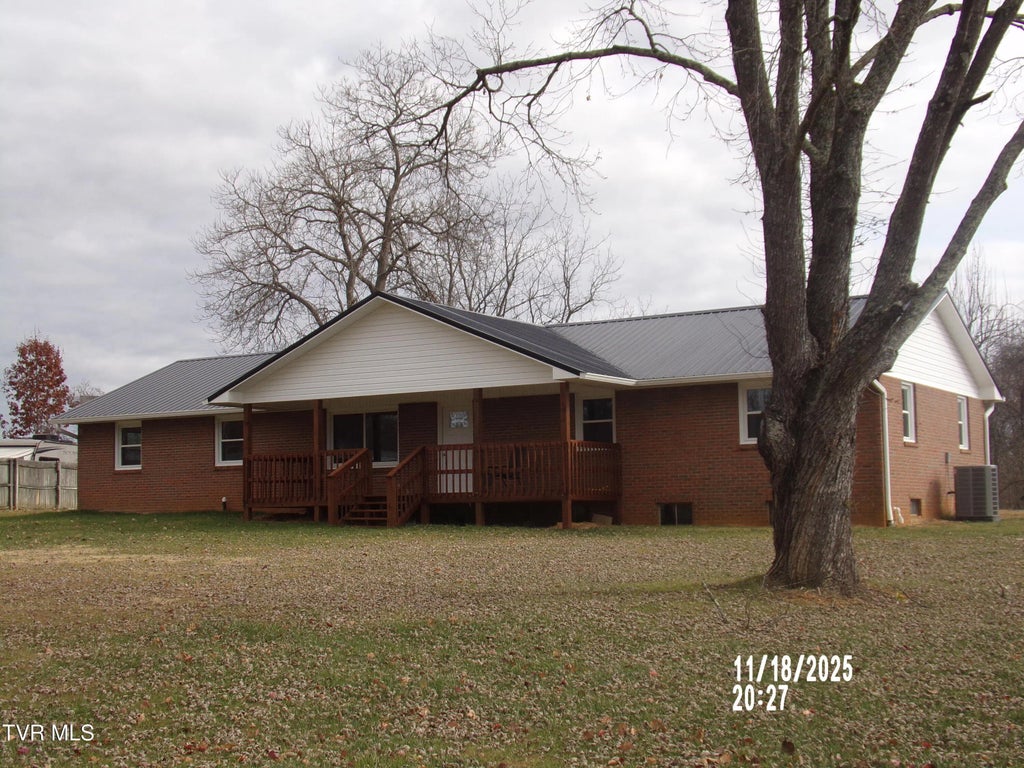 915 Muddy Creek Road, Piney Flats
