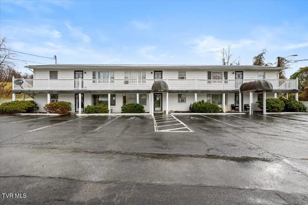 33424 Bunker Hill Lane, Glade Spring