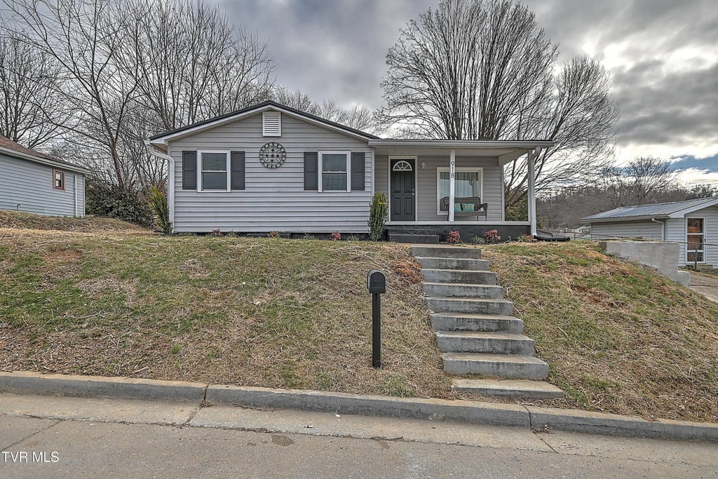 918 South Cedar Avenue, Elizabethton