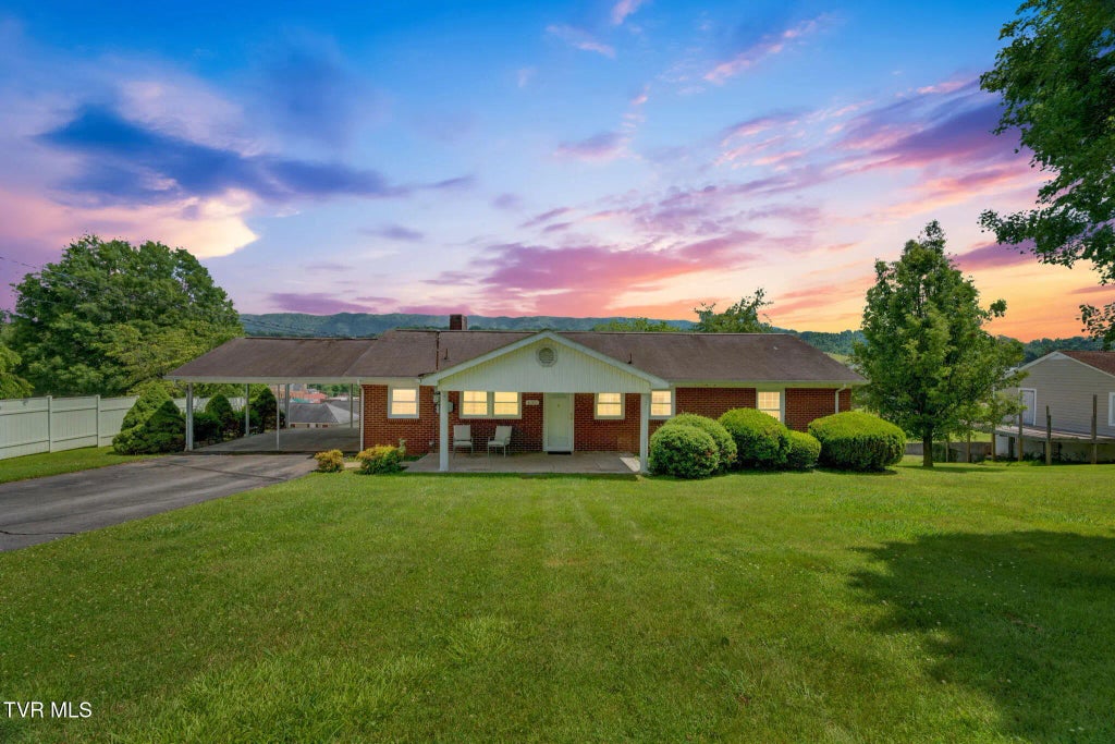 135 Lively Street, Lebanon