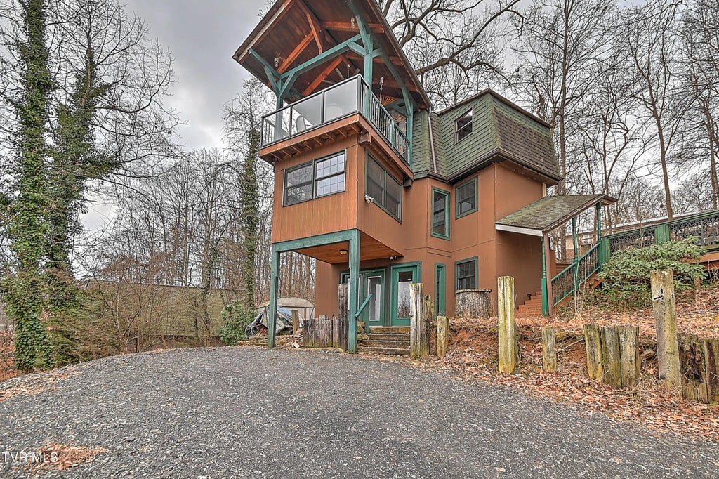 125 Shirley Street, Gray