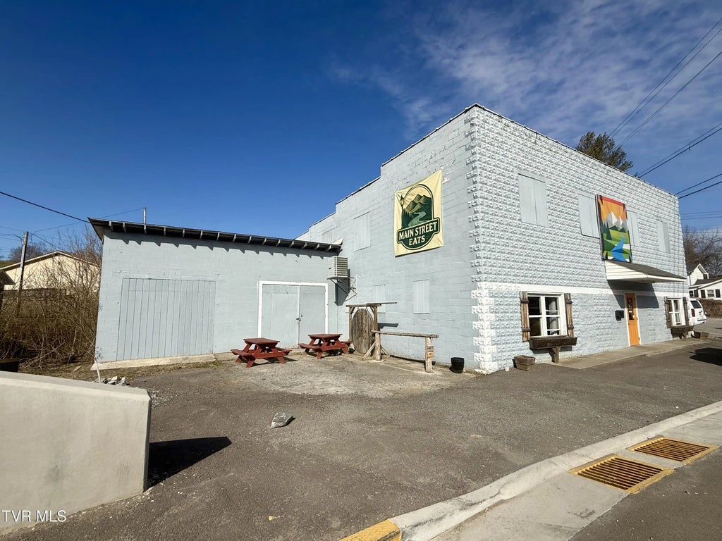 1097 Main Street, Sneedville