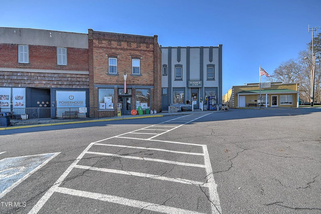 208 Town Square Street, Glade Spring