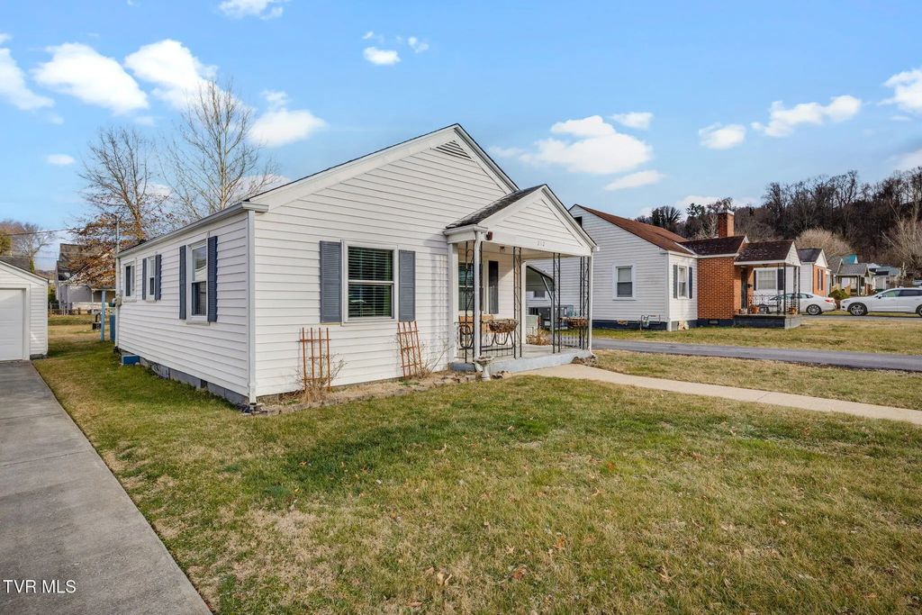 212 Ferguson Avenue, Elizabethton