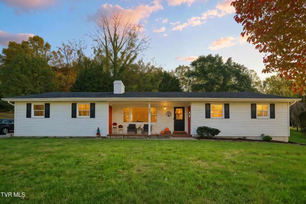 333 Boone Lake Circle, Bluff City