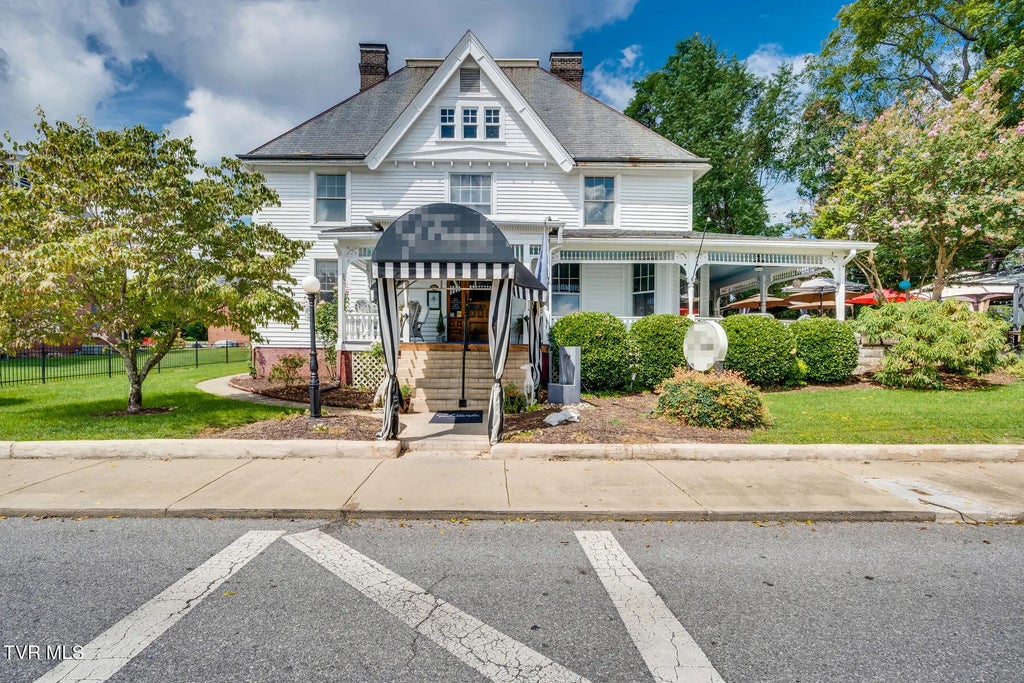 412 6th Street, Bristol