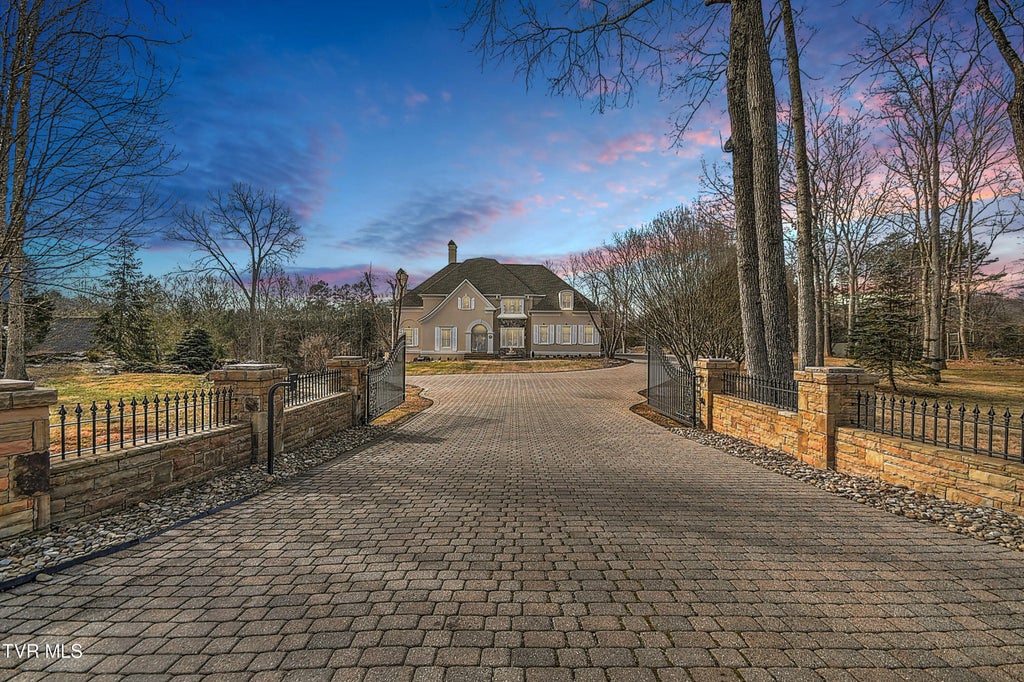 408 Fairway Estates Drive, Blountville